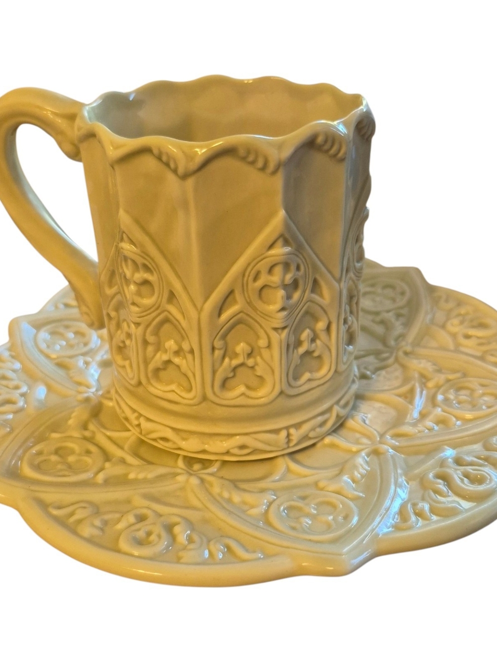 Victoria And Albert Museum Gothic Mug & Saucer in Light Cream